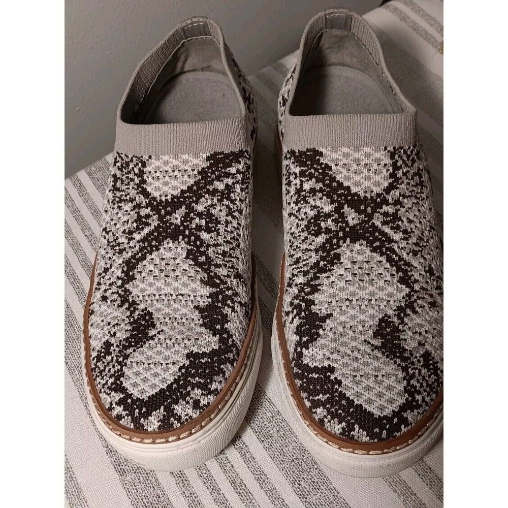 Vince Camuto Women's Keamalla Slip on Sneaker, Tan/Brown‎ Snake Print Knit Sz 5